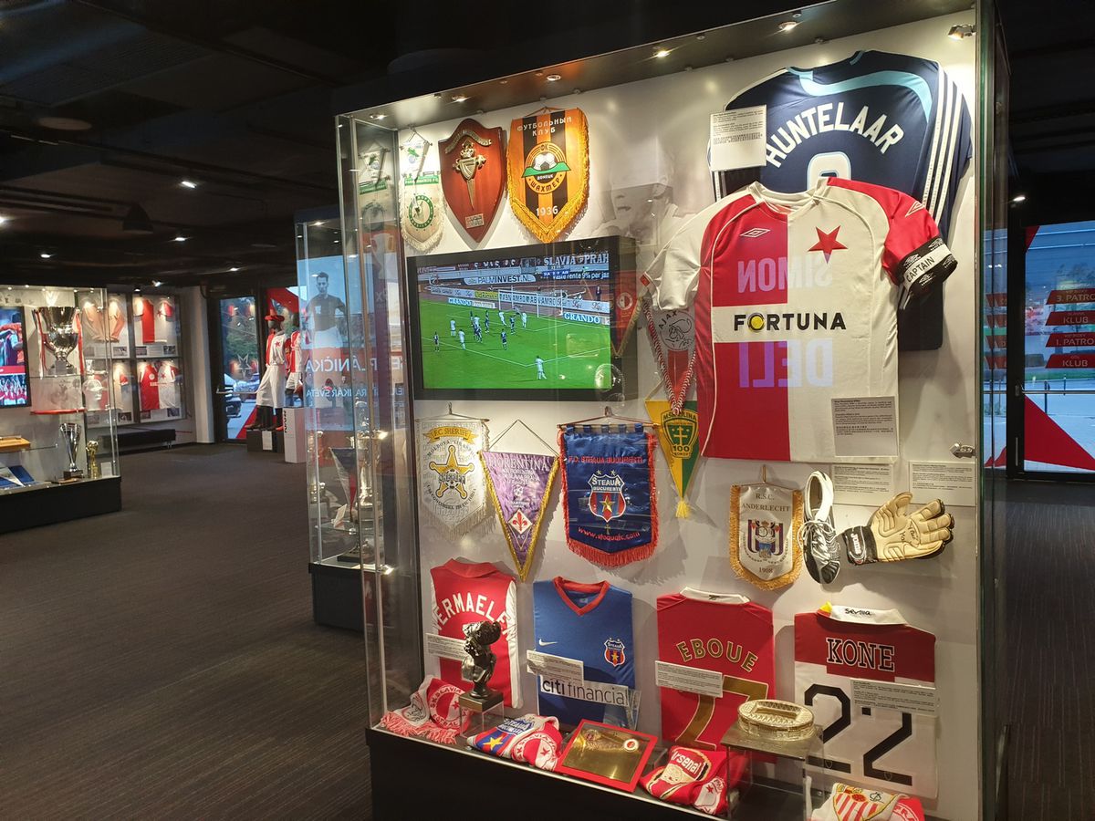 SLAVIA PRAGA - CFR CLUJ // FOTO&VIDEO Cehii au păstrat tricoul Stelei de la singurul meci al lui Gheorghe Hagi ca antrenor în grupele Champions League