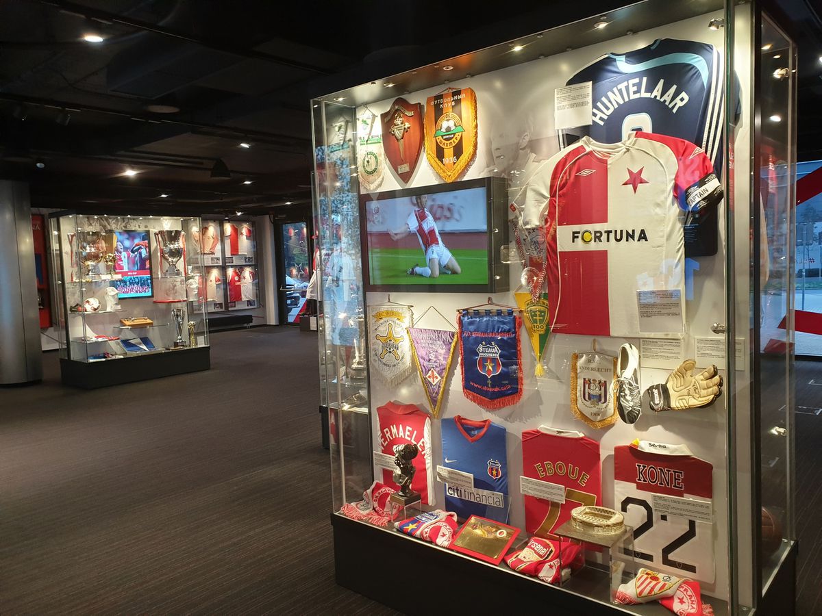 SLAVIA PRAGA - CFR CLUJ // FOTO&VIDEO Cehii au păstrat tricoul Stelei de la singurul meci al lui Gheorghe Hagi ca antrenor în grupele Champions League