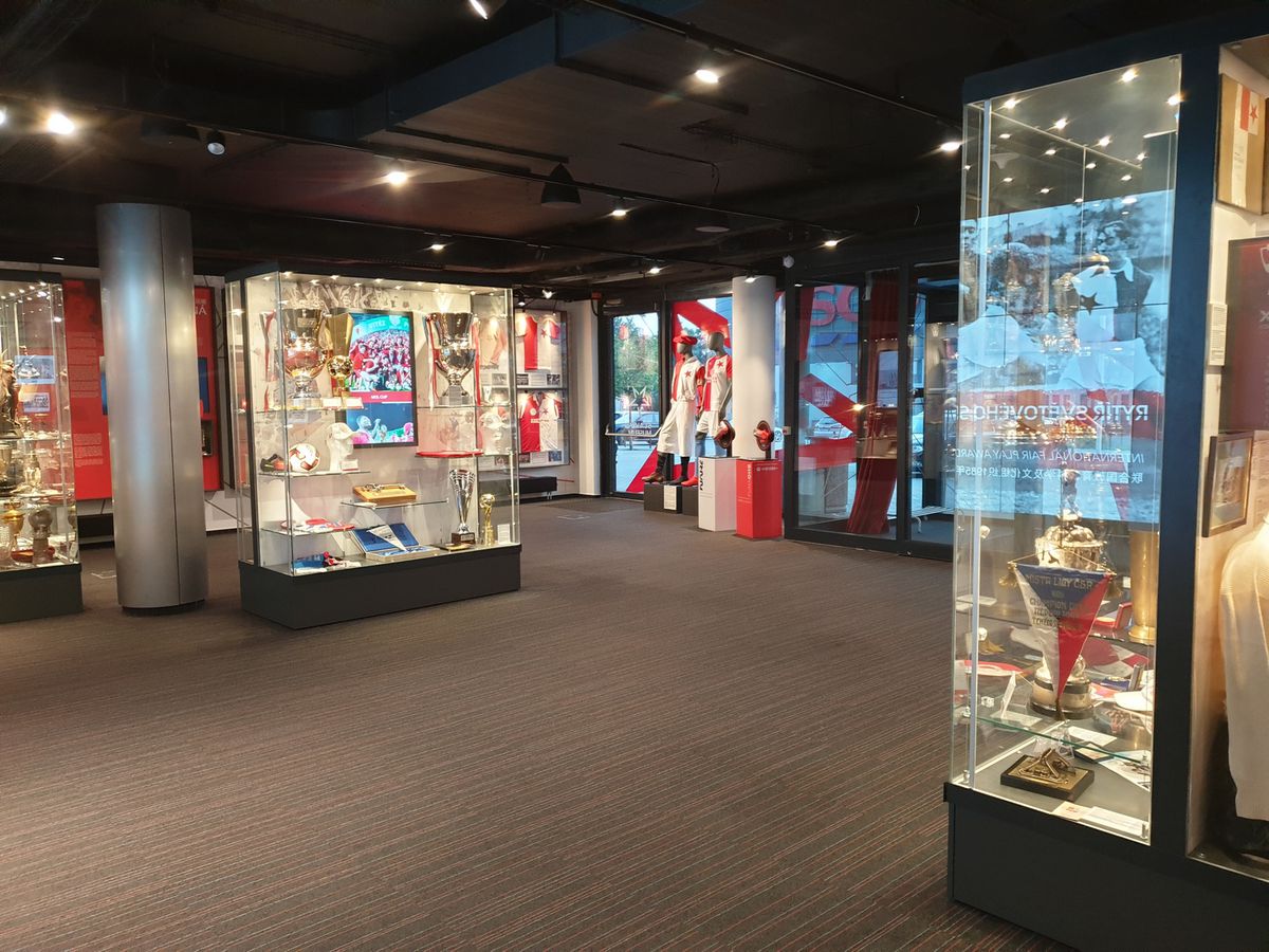 SLAVIA PRAGA - CFR CLUJ // FOTO&VIDEO Cehii au păstrat tricoul Stelei de la singurul meci al lui Gheorghe Hagi ca antrenor în grupele Champions League