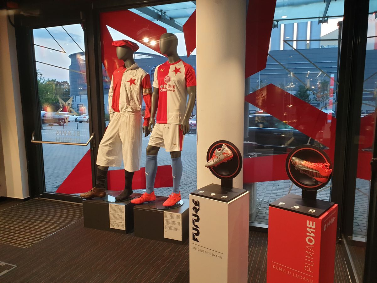 SLAVIA PRAGA - CFR CLUJ // FOTO&VIDEO Cehii au păstrat tricoul Stelei de la singurul meci al lui Gheorghe Hagi ca antrenor în grupele Champions League