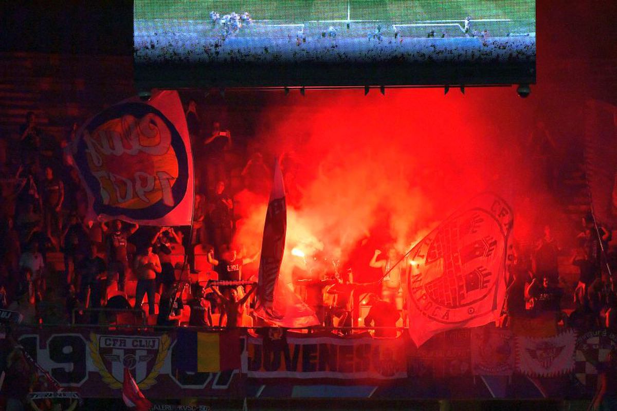 SLAVIA PRAGA - CFR CLUJ 1-0 // FOTO Duel încins în tribune: torțe versus scandări rasiste