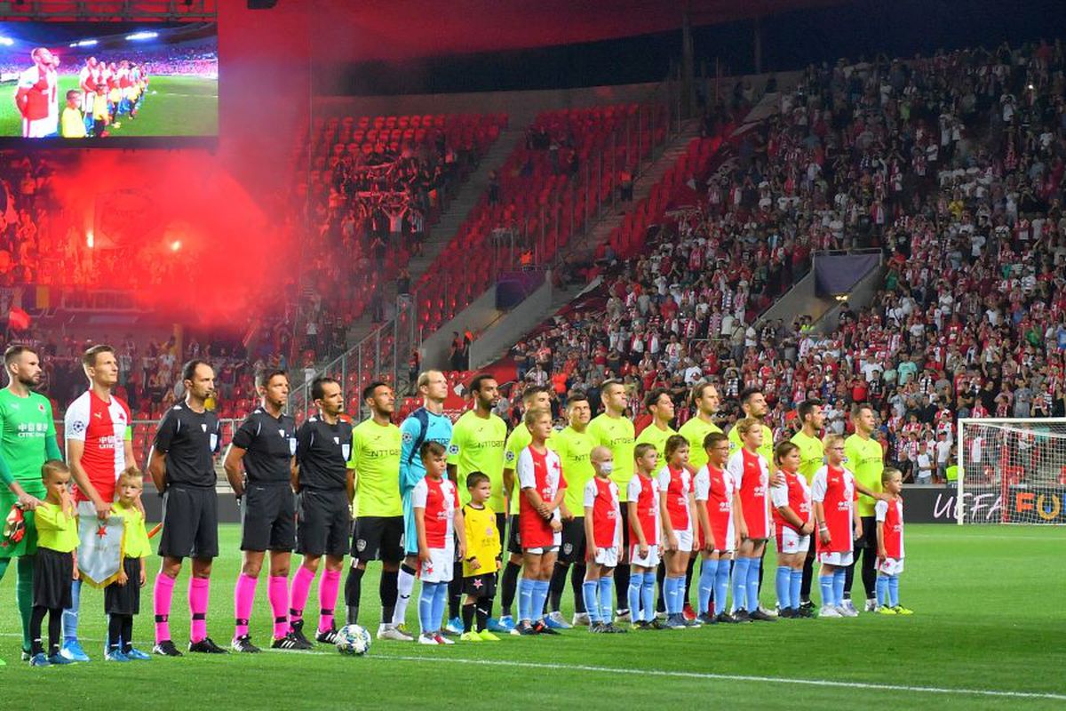 SLAVIA PRAGA - CFR CLUJ 1-0 // FOTO Duel încins în tribune: torțe versus scandări rasiste