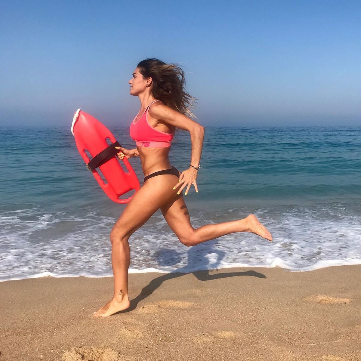 FOTO Ercilia și marea » O atletă portugheză îmbină utilul cu plăcutul