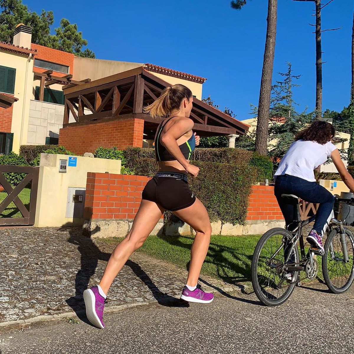 FOTO Ercilia și marea » O atletă portugheză îmbină utilul cu plăcutul