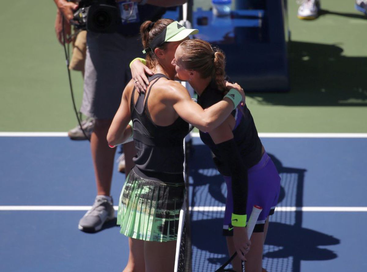 SIMONA HALEP LA US OPEN // VIDEO + FOTO  Surpriză de proporții! Simona a scăpat de Petra Kvitova, cea mai bună jucătoare de pe „sfertul” ei de tablou