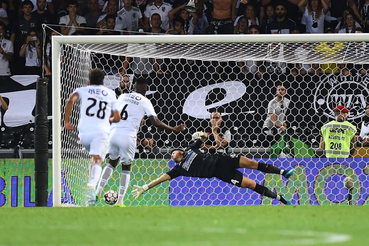 GUIMARAES - FCSB 1-0 // FCSB, out din Europa League după o prestație penibilă! Cronică de Remus Răureanu: „Calificarea ar fi aruncat la gunoi logica, toată teoria din fotbal și bunul simț”