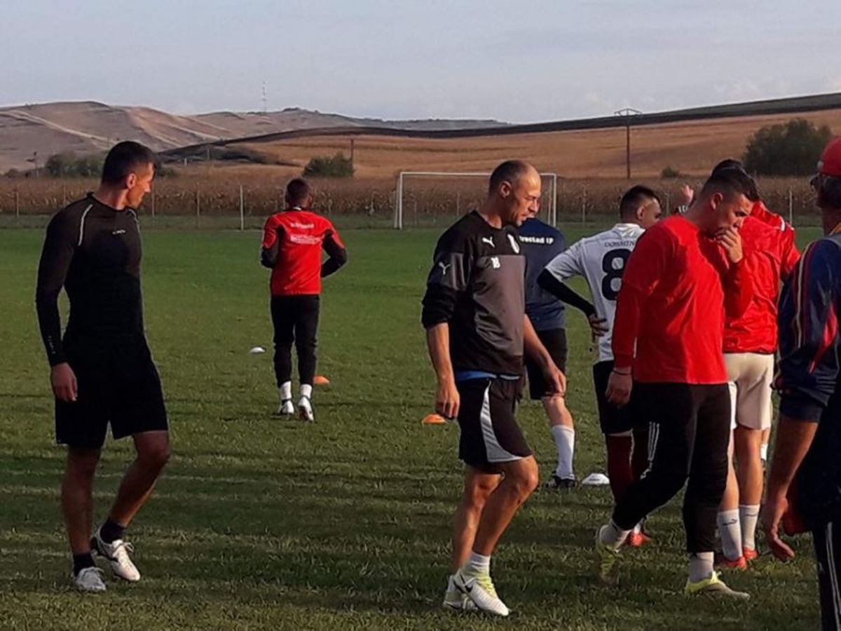 FOTO Bogdan Andone, titular în Liga 4! Fostul antrenor de la FCSB e atacant, ca la începutul carierei de fotbalist