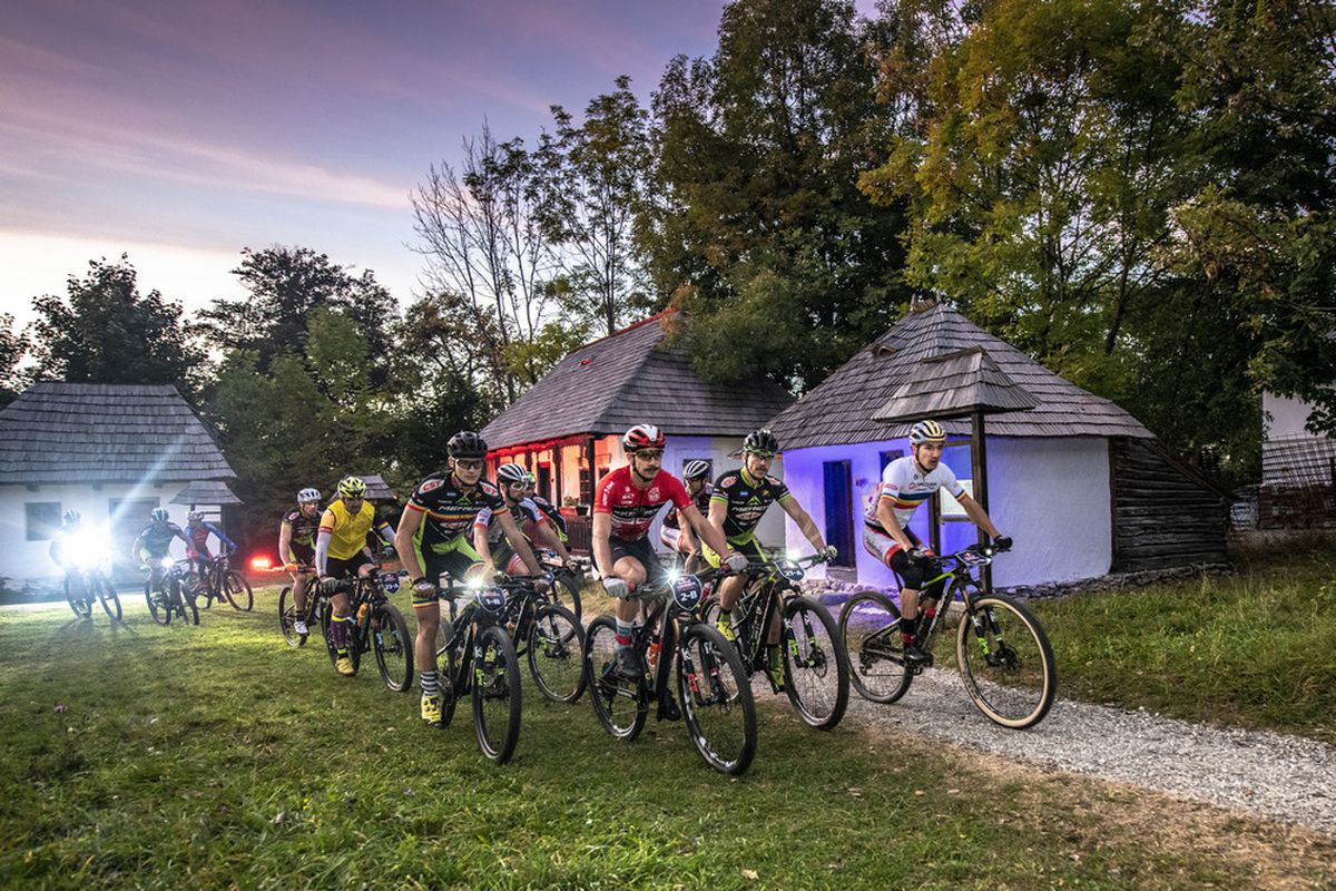 FOTO & VIDEO // A fost nebunie la Castelul Bran! 10 ore de competiție nocturnă într-un show colosal