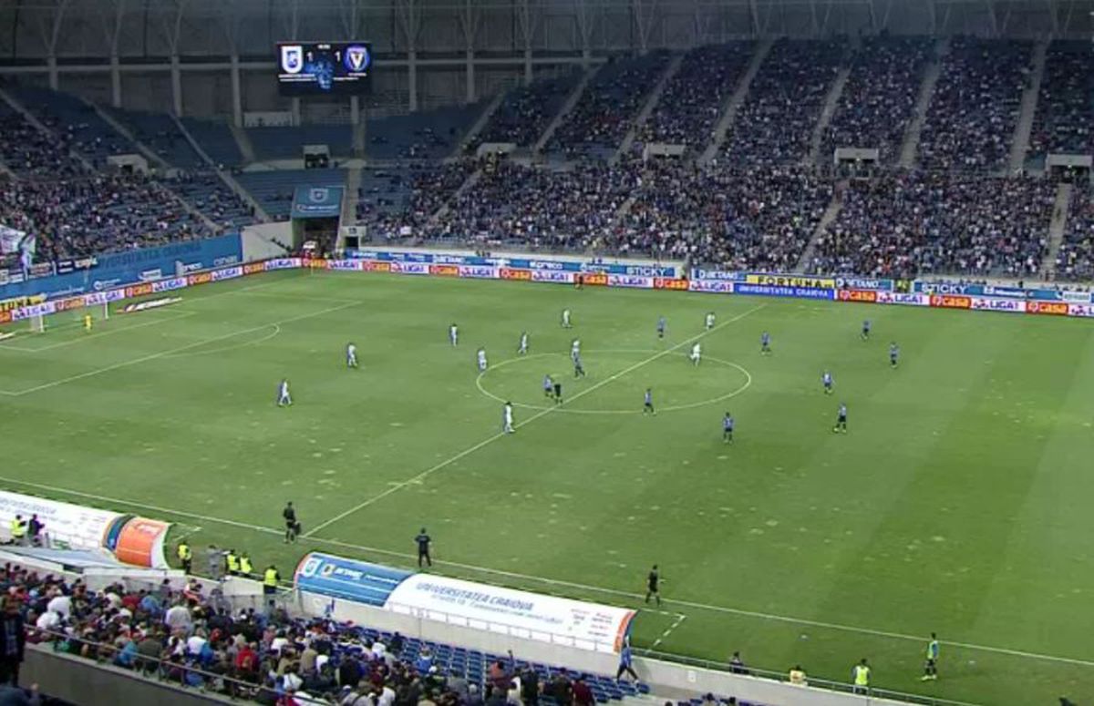 CRAIOVA - VIITORUL // FOTO+VIDEO Gazonul, în continuare inamicul fotbaliștilor pe „Ion Oblemenco”