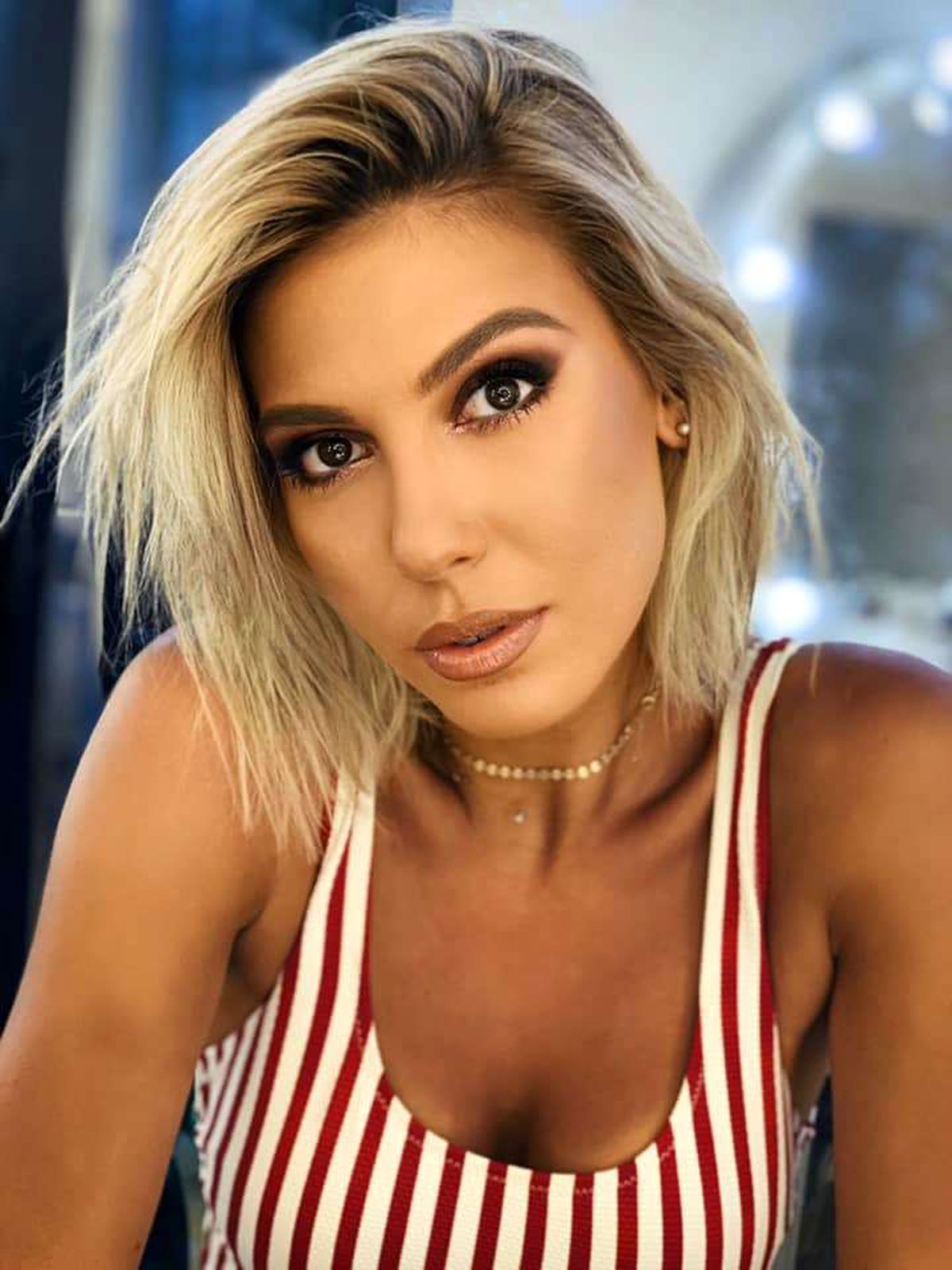 A încins imaginația multor bărbați! GALERIE FOTO incendiară cu artista din România care l-a dat gata și pe Smiley