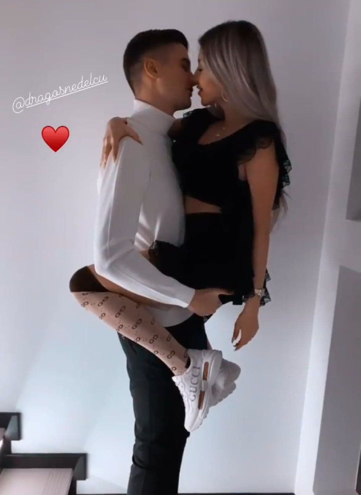 FOTO. Cum au petrecut Revelionul starurile de la FCSB » Coman, poze incendiare cu iubita