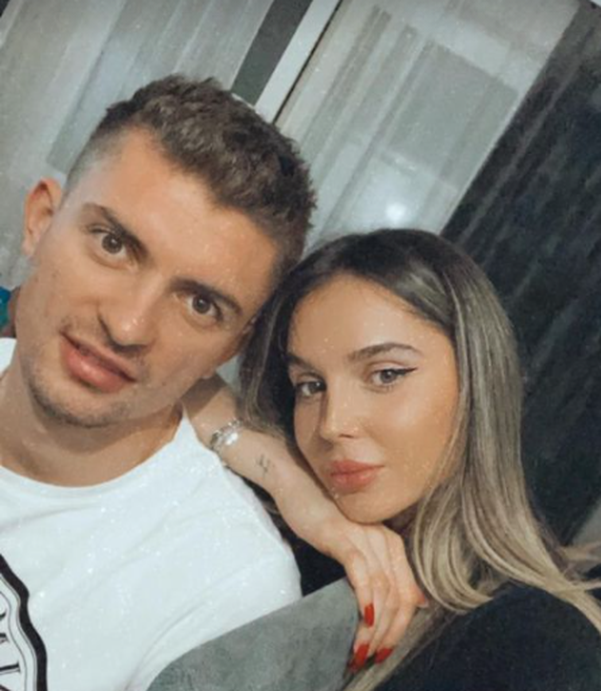 FOTO. Cum au petrecut Revelionul starurile de la FCSB » Coman, poze incendiare cu iubita