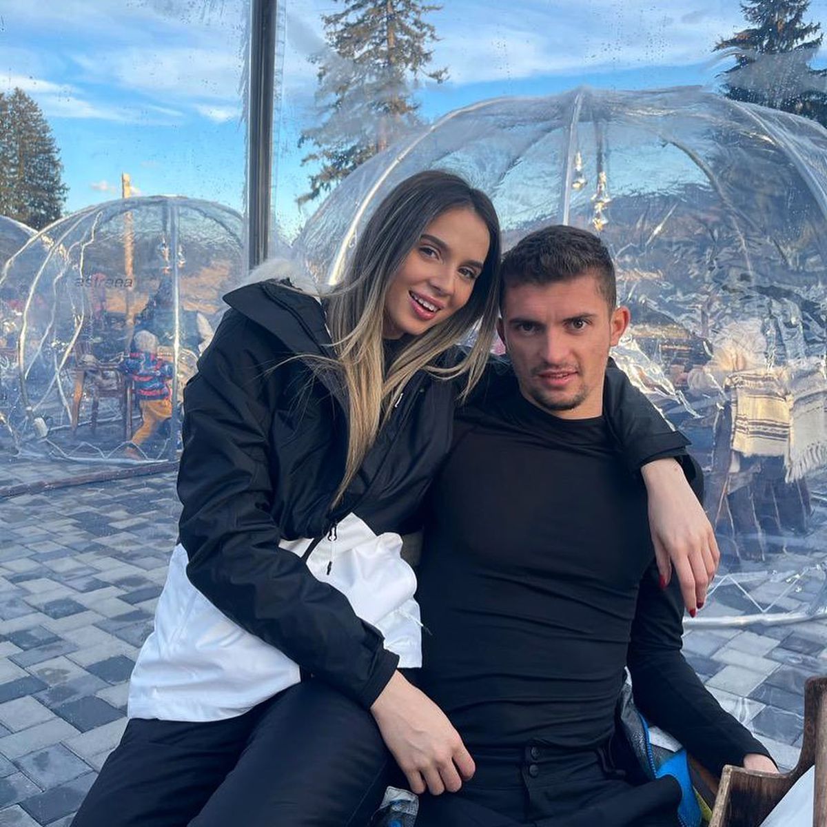 FOTO. Cum au petrecut Revelionul starurile de la FCSB » Coman, poze incendiare cu iubita