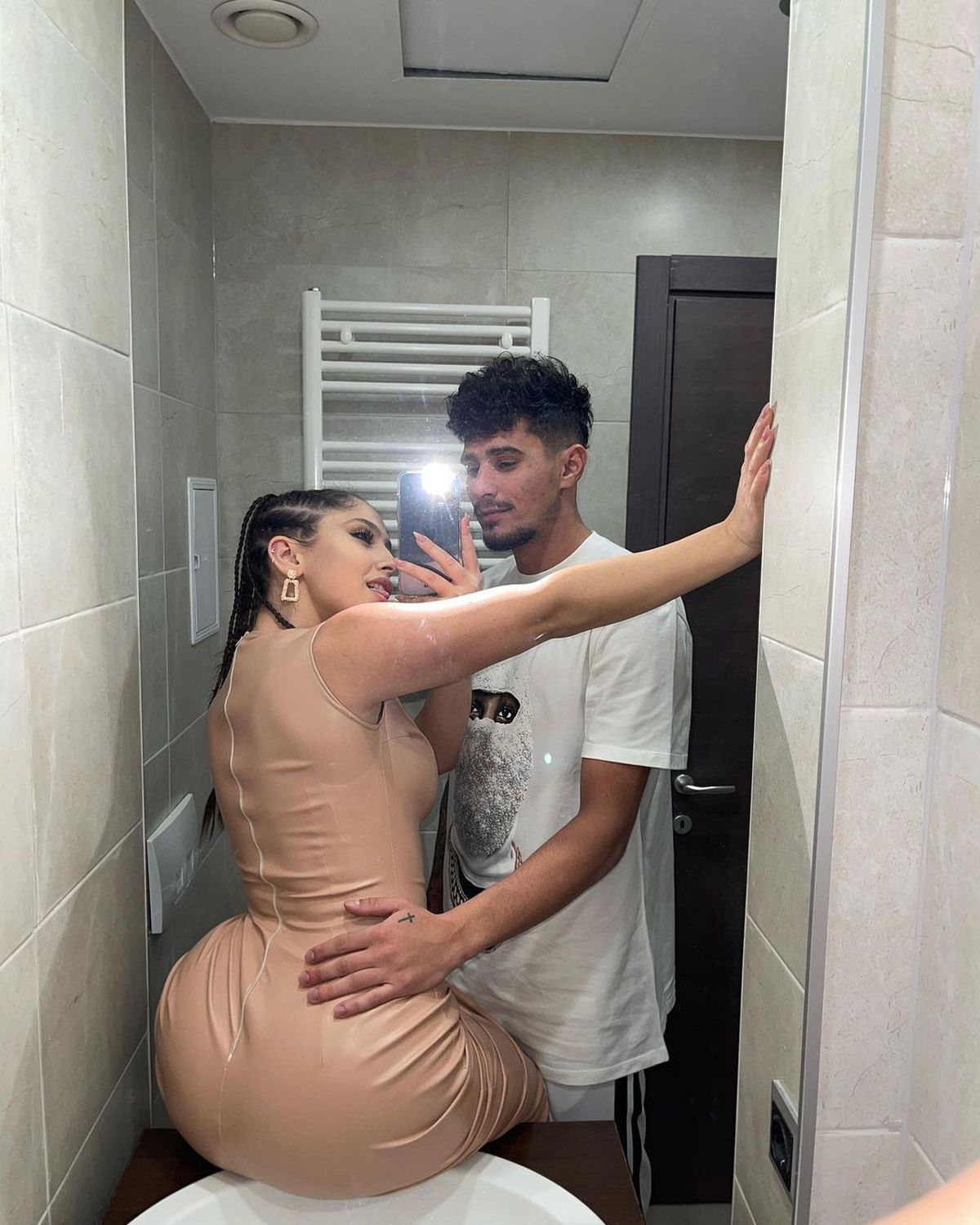 FOTO. Cum au petrecut Revelionul starurile de la FCSB » Coman, poze incendiare cu iubita