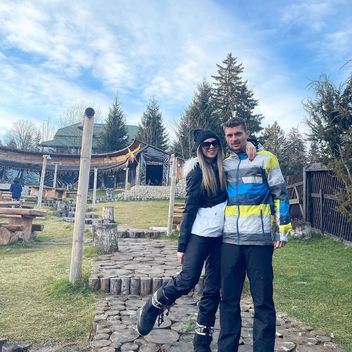 FOTO. Cum au petrecut Revelionul starurile de la FCSB » Coman, poze incendiare cu iubita