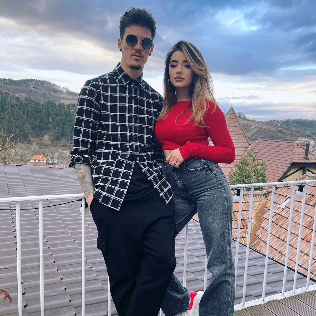 FOTO. Cum au petrecut Revelionul starurile de la FCSB » Coman, poze incendiare cu iubita