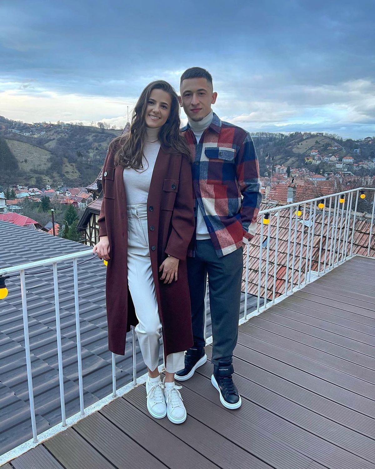 FOTO. Cum au petrecut Revelionul starurile de la FCSB » Coman, poze incendiare cu iubita