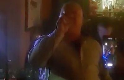 Mihai Iosif s-a dezlănțuit de Revelion » A „furat” microfonul și a început să cânte manele: „Am avut și zile amare”