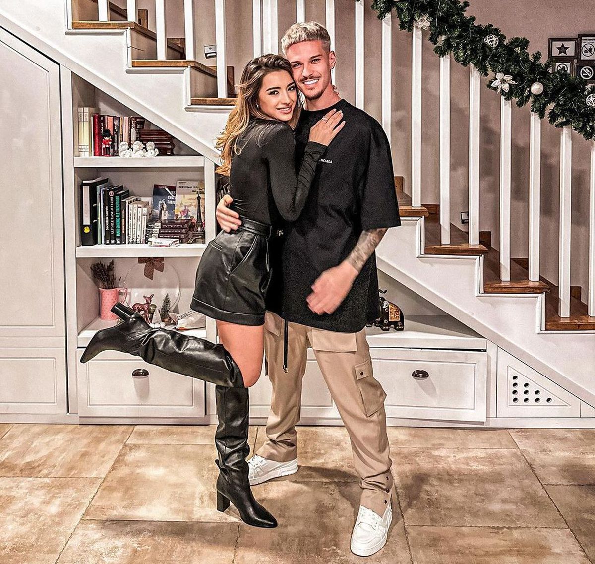 Reghe, sărut pasional cu iubita, vacanțe la Paris și Barcelona pentru „tricolori” + golgeterul Ligii 1 - Revelion în Oman