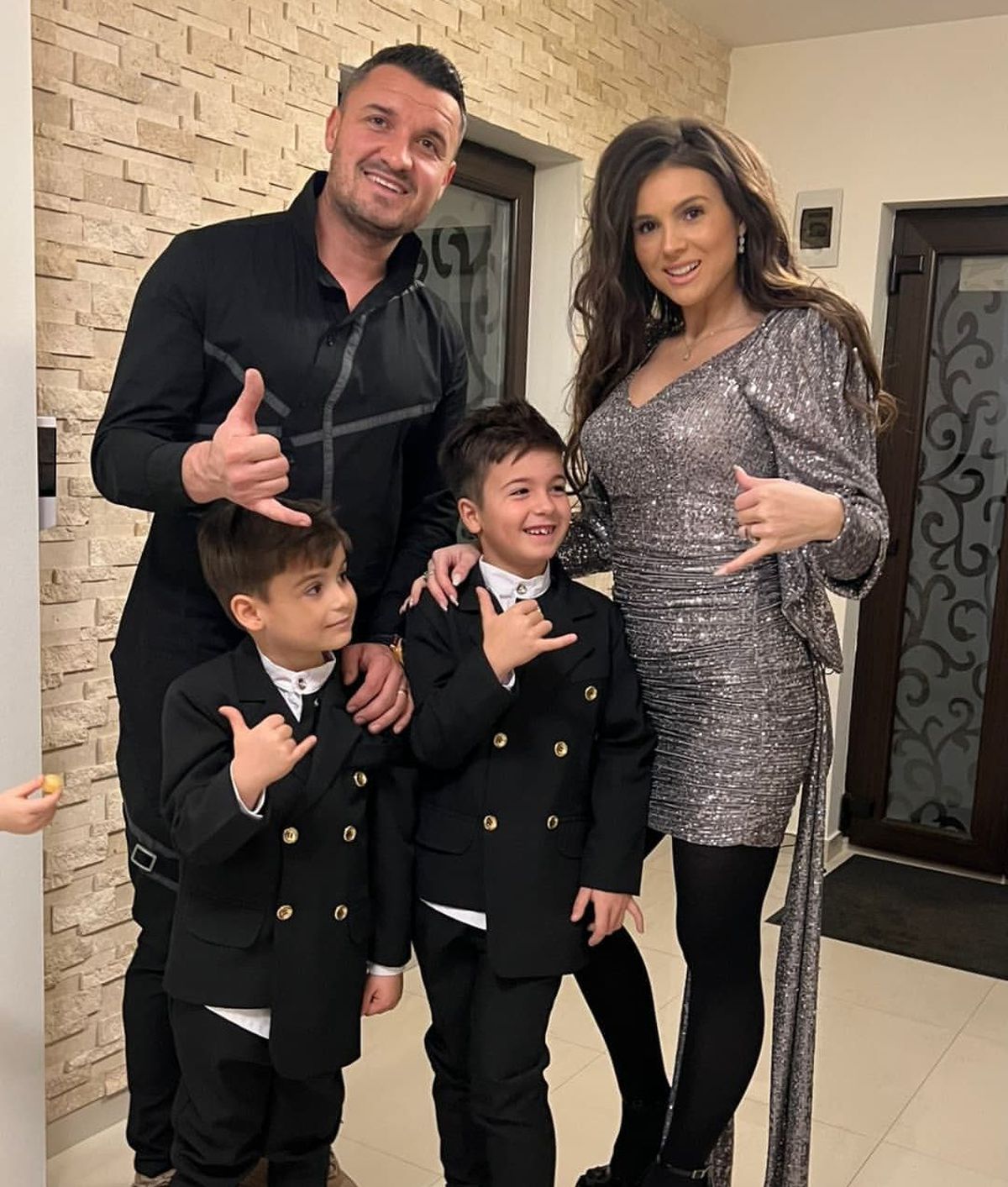 Reghe, sărut pasional cu iubita, vacanțe la Paris și Barcelona pentru „tricolori” + golgeterul Ligii 1 - Revelion în Oman