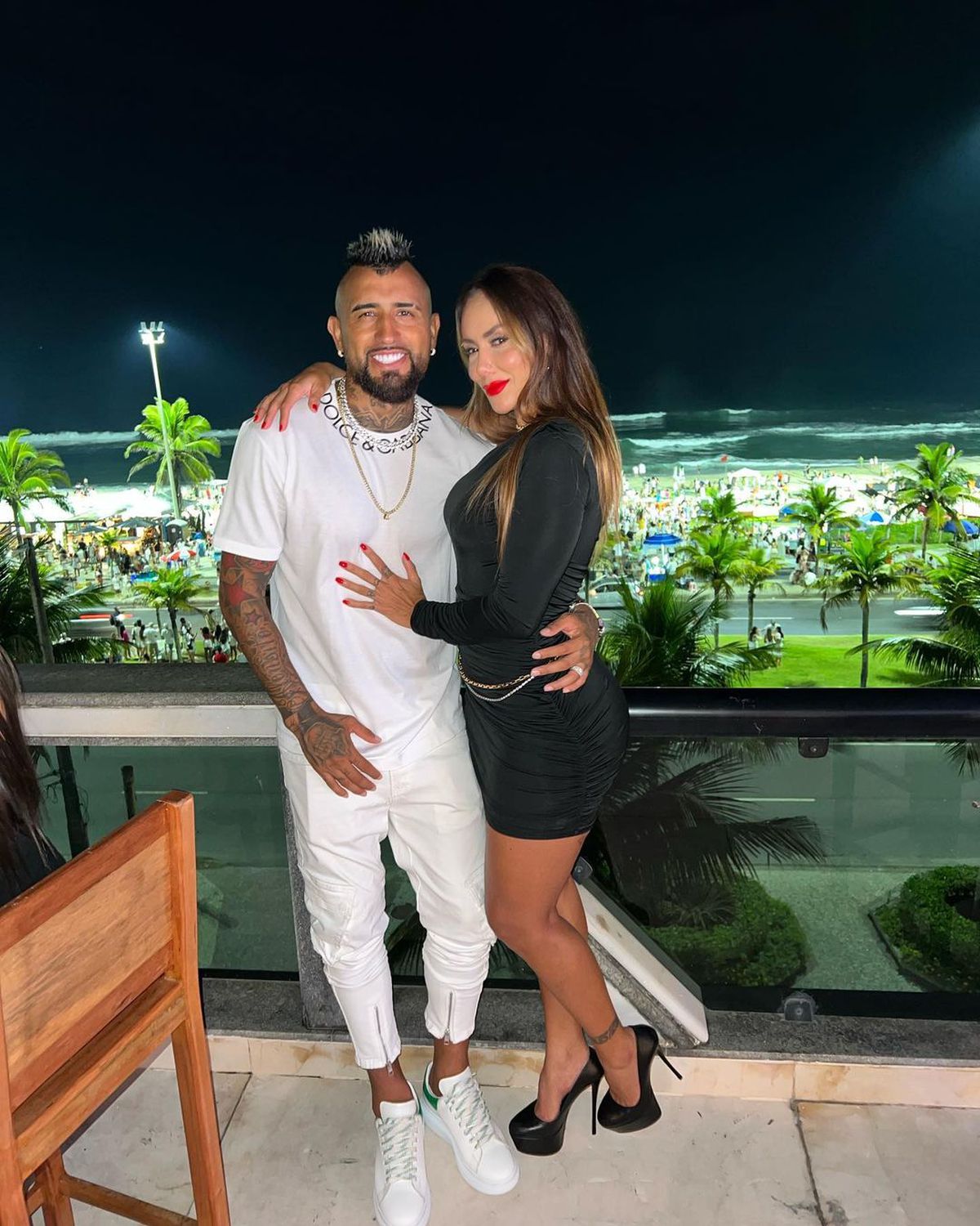 Reghe, sărut pasional cu iubita, vacanțe la Paris și Barcelona pentru „tricolori” + golgeterul Ligii 1 - Revelion în Oman