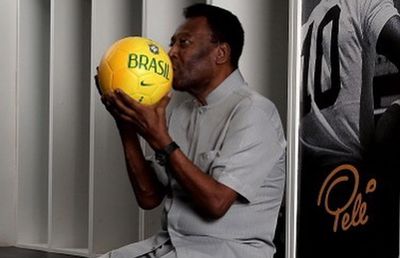 Pele și misterioasa cutie din vestiarul lui Santos. În urmă cu 48 de ani, legendarul brazilian a dat ordin să fie deschisă când el va muri