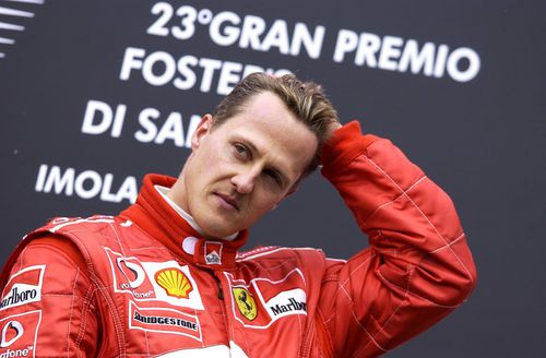 Michael Schumacher trist, după decesul mamei sale în 2003, în timpul MP din San Marino Foto Imago