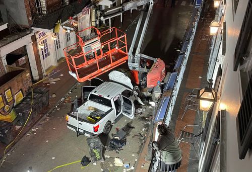 Cel puțin 10 morți au fost pe Bourbon Street, după ce o camionetă a intrat în mulțime, la câteva ore după sărbătorirea Anului Nou în New Orleans / Foto: Fox 8