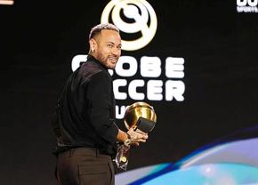 În noaptea de Revelion, Neymar s-a fotografiat cu „cel mai bun jucător după Iniesta”