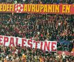 Fanii lui Galatasaray au afișat, la meciul cu Manchester United (3-3) din Europa League, mesaje pro-Gaza / Foto: Gazet Duvar