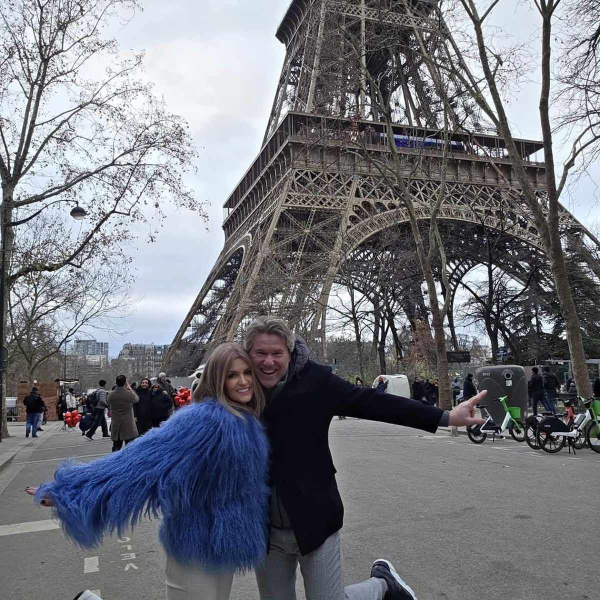 Florin Răducioiu a apărut lângă o blondă în noaptea dintre ani! Cine e femeia de care e îndrăgostit fostul internațional