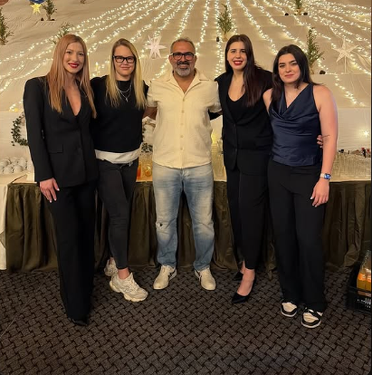 Cum au petrecut sportivii români noaptea de Revelion » O echipă a sărbătorit în cantonament! Cum s-a fotografiat Alibec alături de iubită