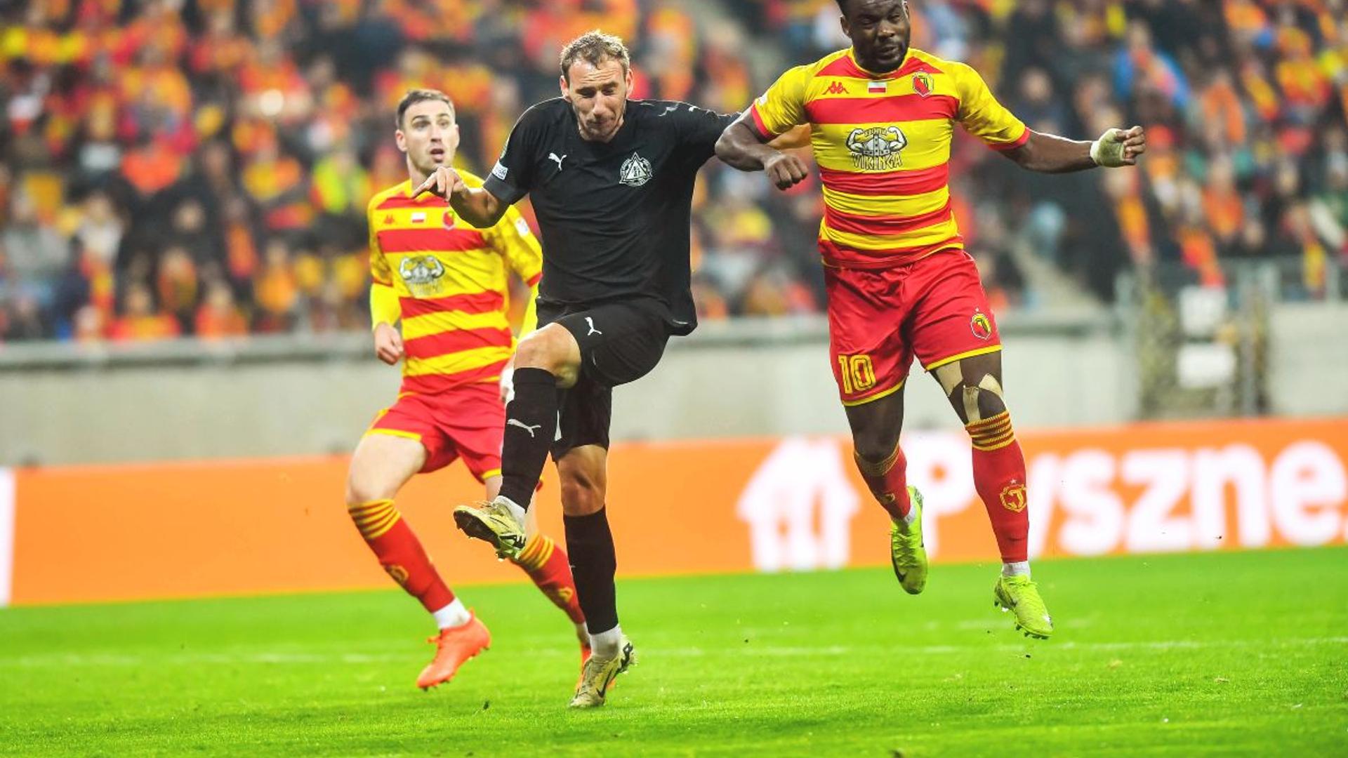 Teodor Lungu în tricoul Unirea Slobozia pe teren de fotbal, oficializând transferul în Superliga 2024. | sursa foto: Gazeta Sporturilor