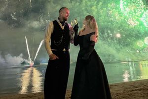 Cum au petrecut sportivii români noaptea de Revelion » O echipă a sărbătorit în cantonament! Cum s-a fotografiat Alibec alături de iubită