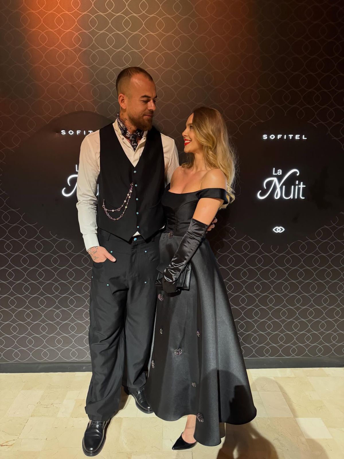 Cum au petrecut sportivii români noaptea de Revelion » O echipă a sărbătorit în cantonament! Cum s-a fotografiat Alibec alături de iubită