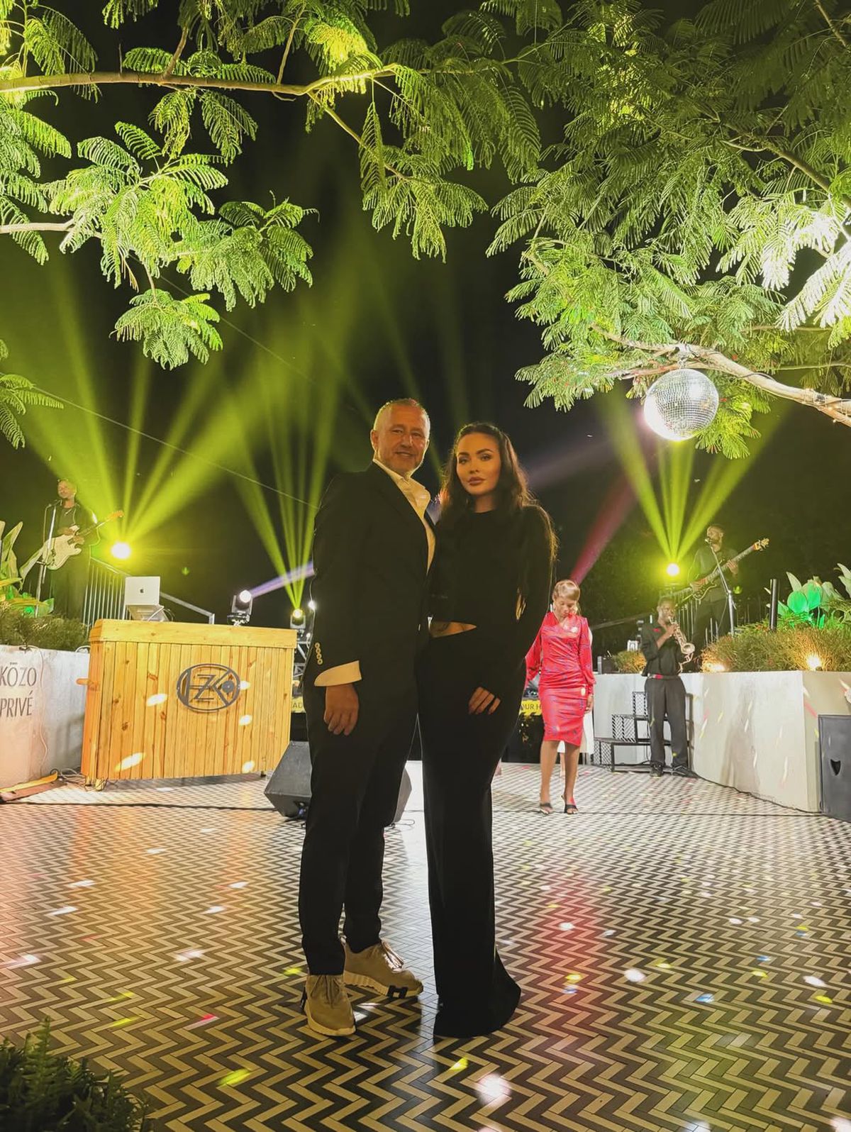 Cum au petrecut sportivii români noaptea de Revelion » O echipă a sărbătorit în cantonament! Cum s-a fotografiat Alibec alături de iubită