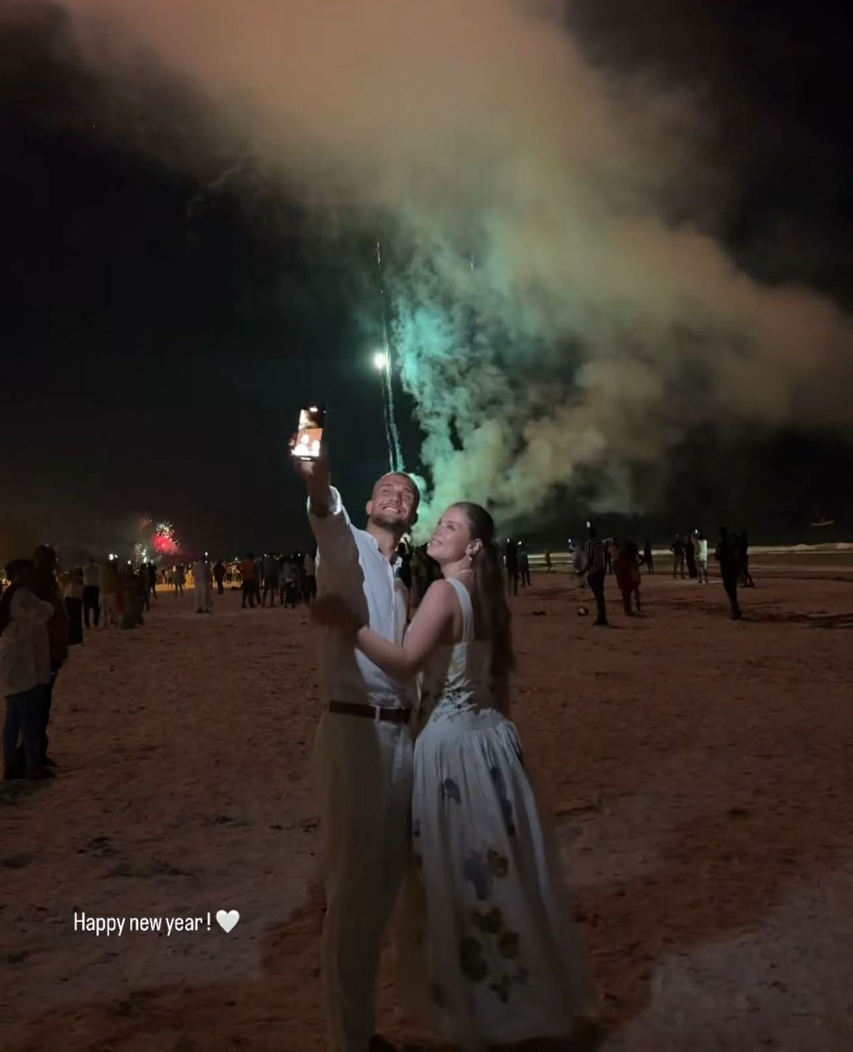 Cum au petrecut sportivii români noaptea de Revelion » O echipă a sărbătorit în cantonament! Cum s-a fotografiat Alibec alături de iubită