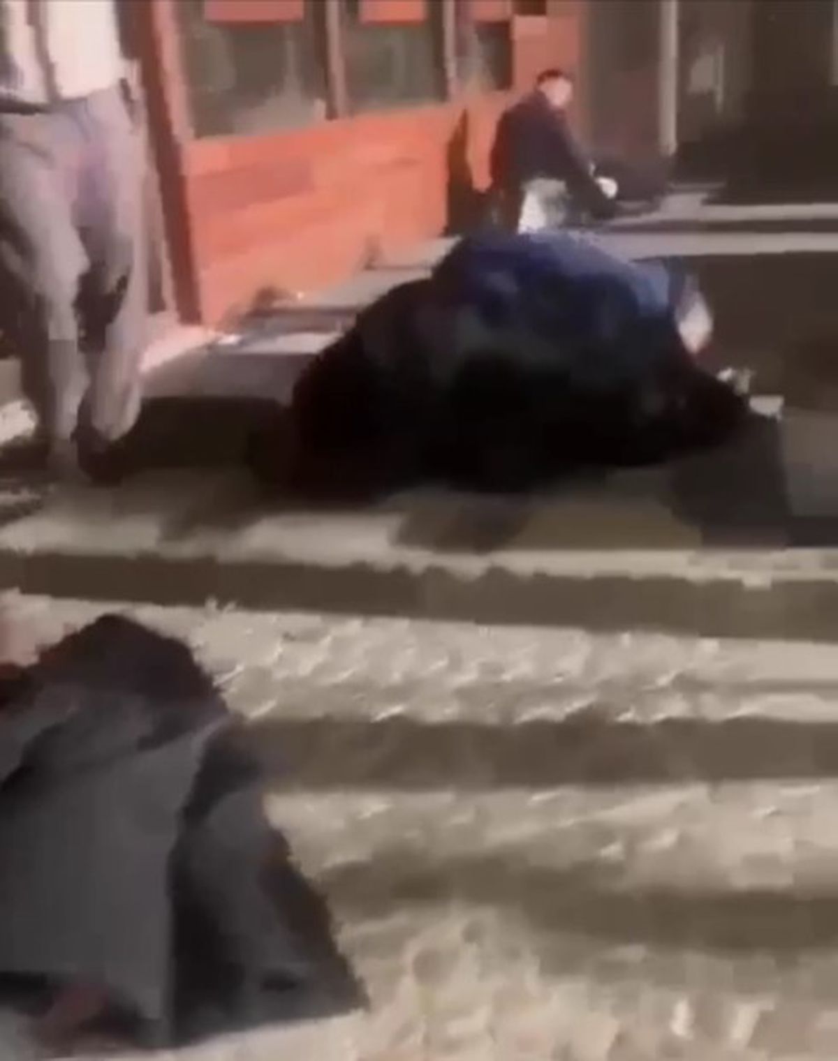 Mărturisirile zguduitoare ale unui salvator: „Pompierii plângeau! Am văzut oameni dezmembrați, murind sub ochii mei” » Fanul lui Lamine Yamal e student la Geneva