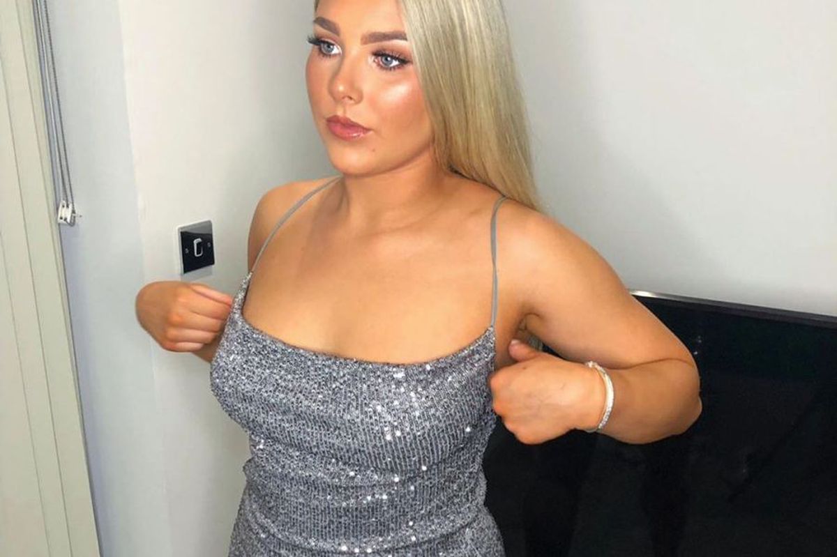 FOTO Cea mai sexy fotbalistă de la Charlton, dată afară după o escapadă cu alcool la volan