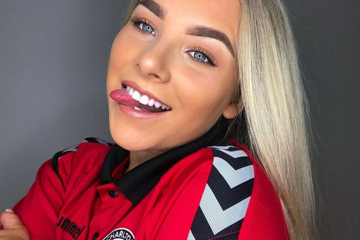 FOTO O jucătoare de fotbal e confundată cu o actriță din filmele pentru adulți: primește zilnic poze indecente