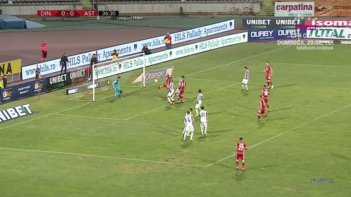 DINAMO - ASTRA 2-0 // FOTO Ce gafă! Mingea intra în poartă, dar Perovici a stricat totul