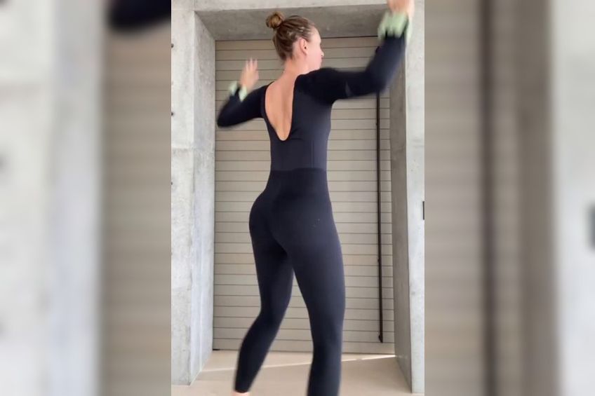 Maria Sharapova și-a arătat formele într-un costum mulat, pe Instagram