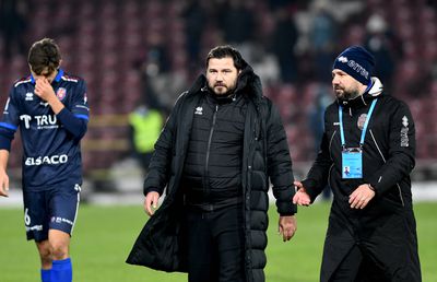 Situație stranie la CFR Cluj - Botoșani » De ce a fost forțat Croitoru să schimbe sistemul și să-și scoată fiul din primul „11” chiar înainte de start