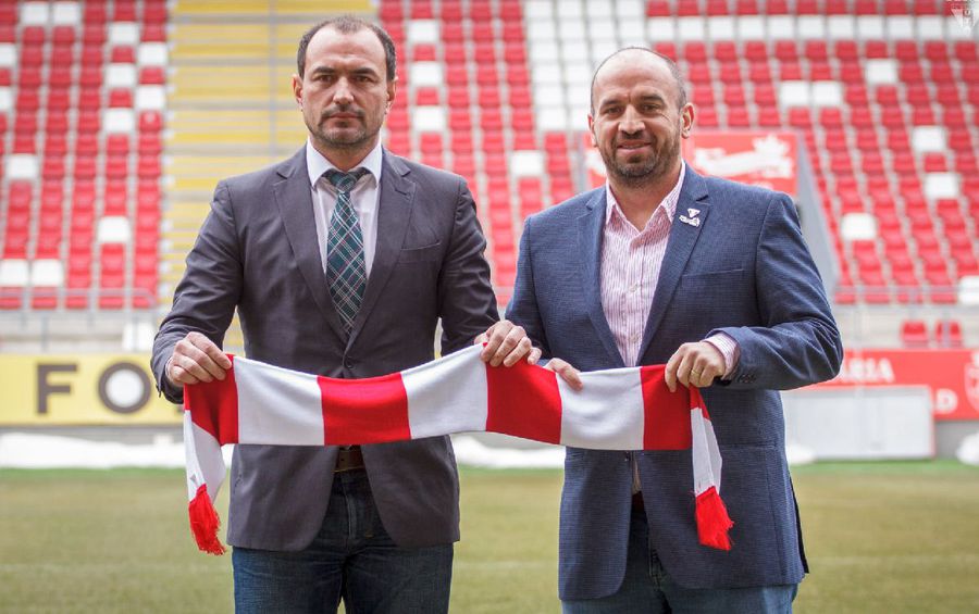 Ionuț Badea a fost prezentat la UTA / Sursă foto: Facebook Antrenorul abia instalat în Liga 1 le-a cerut un bonus șefilor: „E primul lucru pe care l-am făcut”