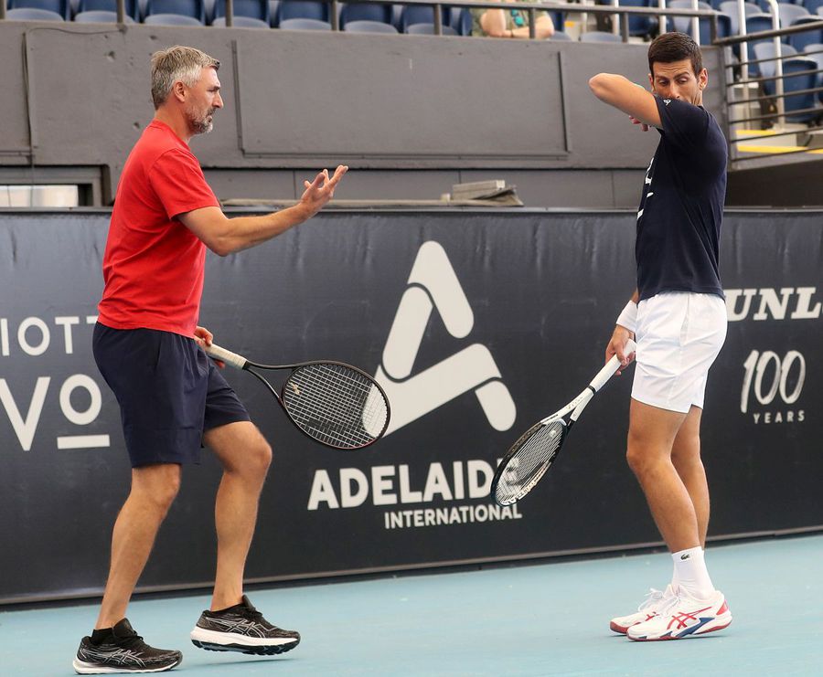 Croatul Goran Ivanisevici este în echipa lui Novak Djokovici de 4 ani și spune că este dispus să suporte ca jucătorul să îi spună orice dacă asta îl eliberează de emoții FOTO: Getty Images Hai să ștergem podeaua cu Goran!