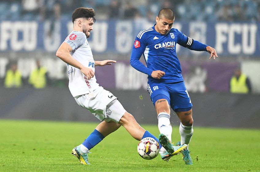 În dreapta, Juan Bauza, FCU Craiova // sursă foto: Imago Images