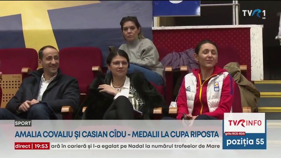 Mihai Covaliu (stânga) și soția acestuia, Irina (în partea dreaptă a imaginii) Anomalii în TVR: reporterul detașat la COSR face știri despre fiica șefului COSR! Materialul a aruncat în aer redacția sport: „Slugărnicie gratuită! Vizionați acest material, cu ta-su, cu mă-sa...”