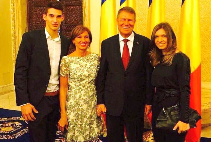 Victor Cornea, alături de Simona Halep, Klaus Iohannis și Carme Iohannis / Sursă foto: Instagram@victorcornea