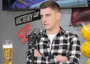 Manipulat din interior? Vali Lazăr, despre momentul în care a aruncat cu chiloți de damă spre Burcă: „Cineva de la Dinamo mi-a dat ideea” + „Mi-am întrebat soția dacă are ceva pe acasă”