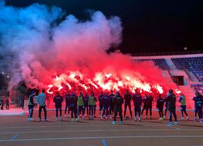 Ultrașii FCU Craiova, prezenți la antrenament » Mesaj clar transmis jucătorilor: „Știința bate Dinamo”